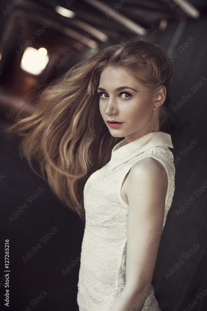 Fototapeta premium beautiful blonde girl stands in the tunnel