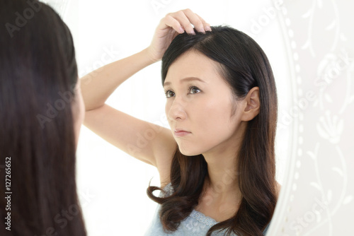 ヘアケアに不満な女性