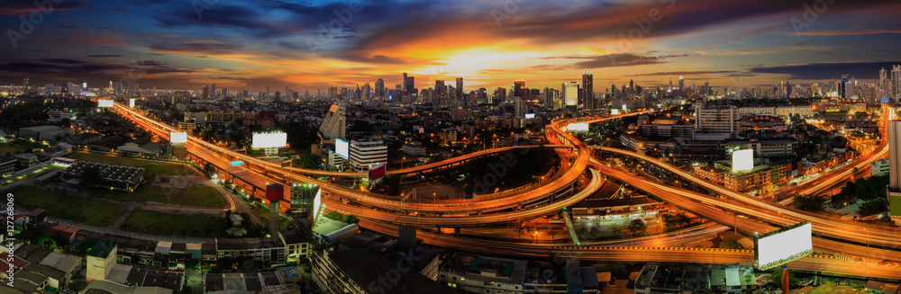 Fototapeta premium Traffic and light trails on the a highway loop at bangkok, Thailand