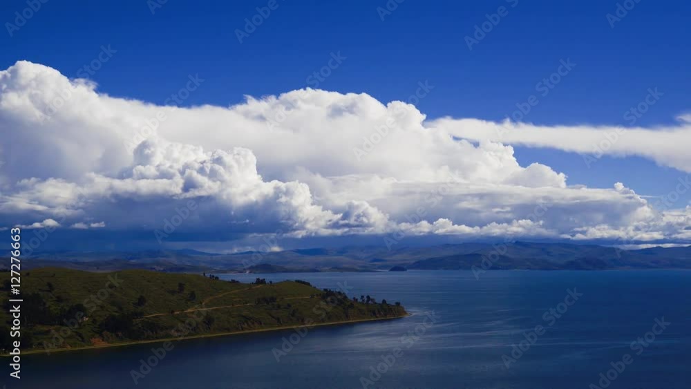 チチカカ湖と湖畔の緑地 チチカカ湖と湖畔の緑地