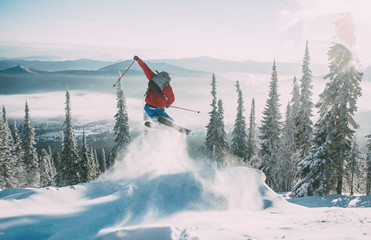 Fotobehang Wintersport Skiër maakt sprong in lucht  © Kirill