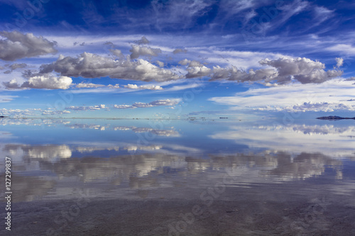 ミラクルレイク・ウユニ塩湖の奇跡 © san724