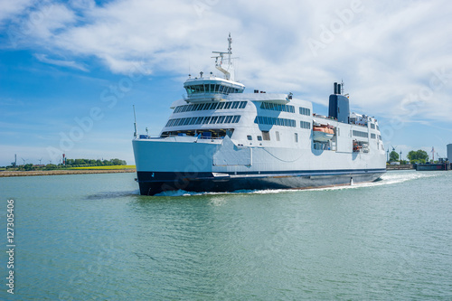 Fährschiff von Deutschland nach Dänemark im Fährhafen von Put