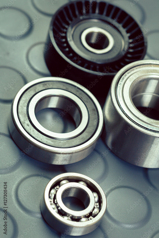 Obraz premium Set of steel ball bearings