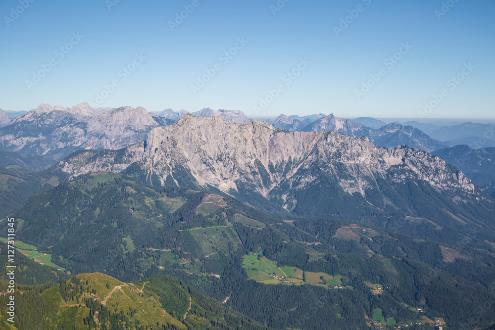 Eisenerzer Reichenstein in den steirischen Alpen im Spätsommer