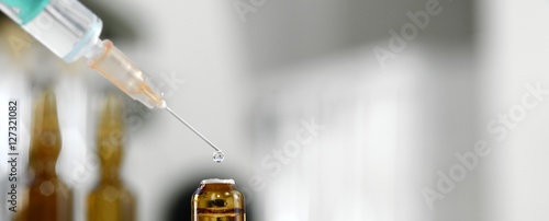 Banner Injektion mit Tropfen und Spritze mit Ampullen photo