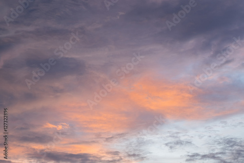 Obraz na płótnie Cloudscape with sunset w salonie