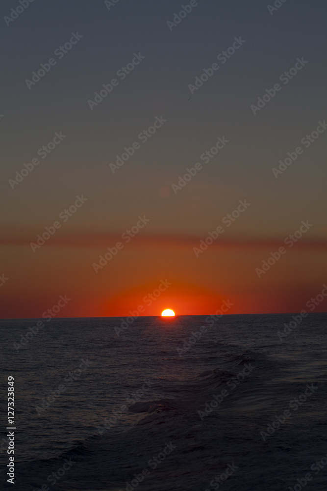 Fototapeta premium Tramonto in mare
