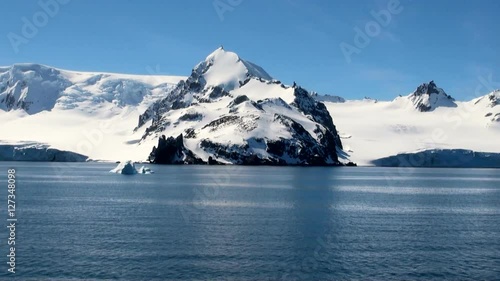 Wallpaper Mural Cruising in Antarctica - Antarctic Peninsula - Palmer Archipelago - Neumayer Channel - Global warming - Fairytale landscape Torontodigital.ca