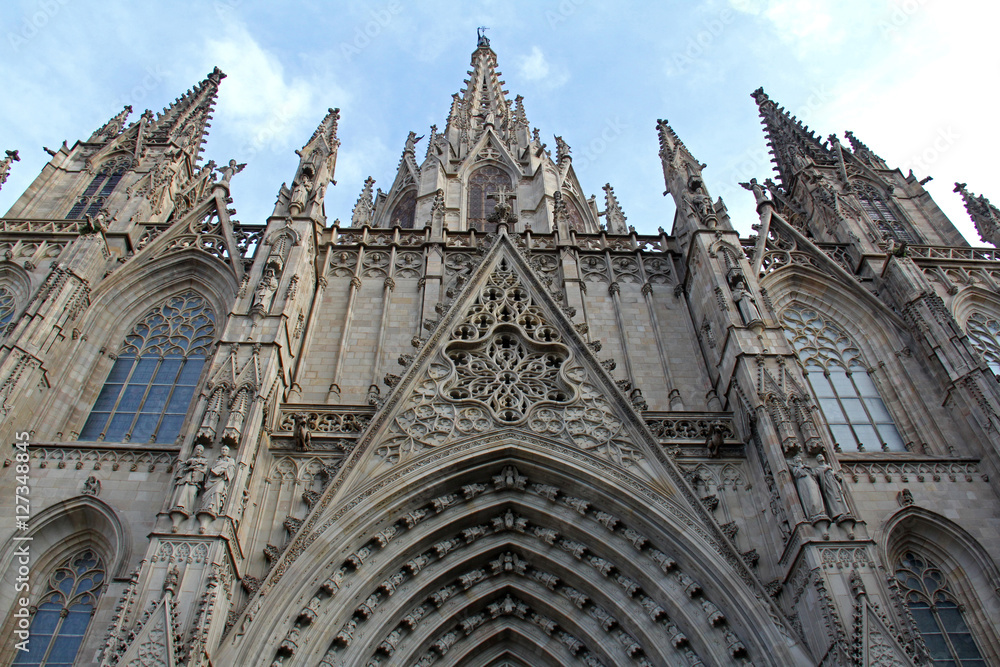 Cattedrale di Barcellona: parte superiore della facciata e guglia