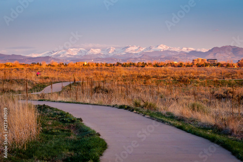 Slika na platnu Rockies at Twilight from Cherry Creek State Park