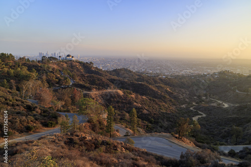 Foto Los Angeles downtown Sunset Cityscape with Griffin Observatory