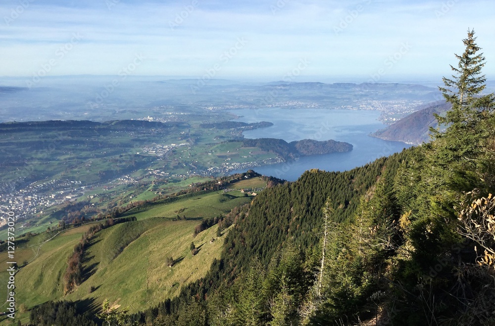 Schweizer Aussichten / Blick von der Rigi nach Norden mit Seebodenalp und Zuger See