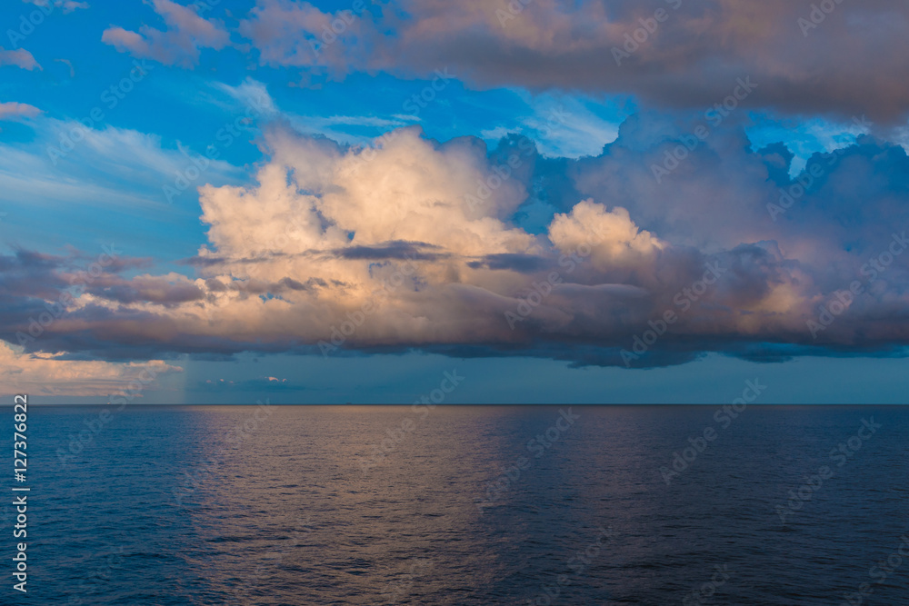 Obraz premium Storm Clouds over Baltic Sea