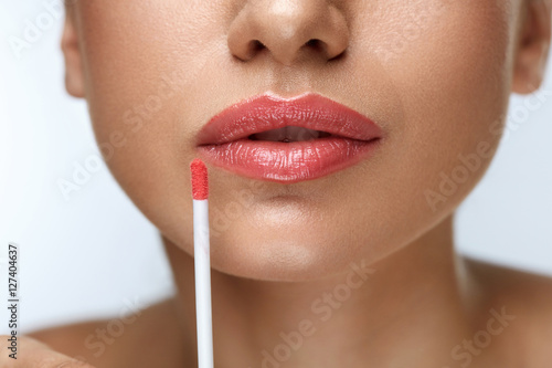 Beauty Makeup. Beautiful Woman Applies Lip Gloss © puhhha