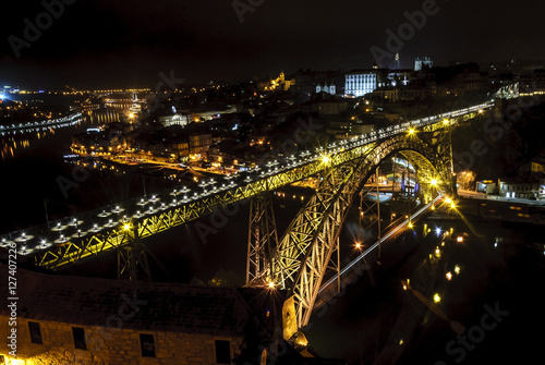 Fototapeta Naklejka Na Ścianę i Meble -  night sight the city of Oporto in Portugal, with the bridge luis 1 and the river Douro