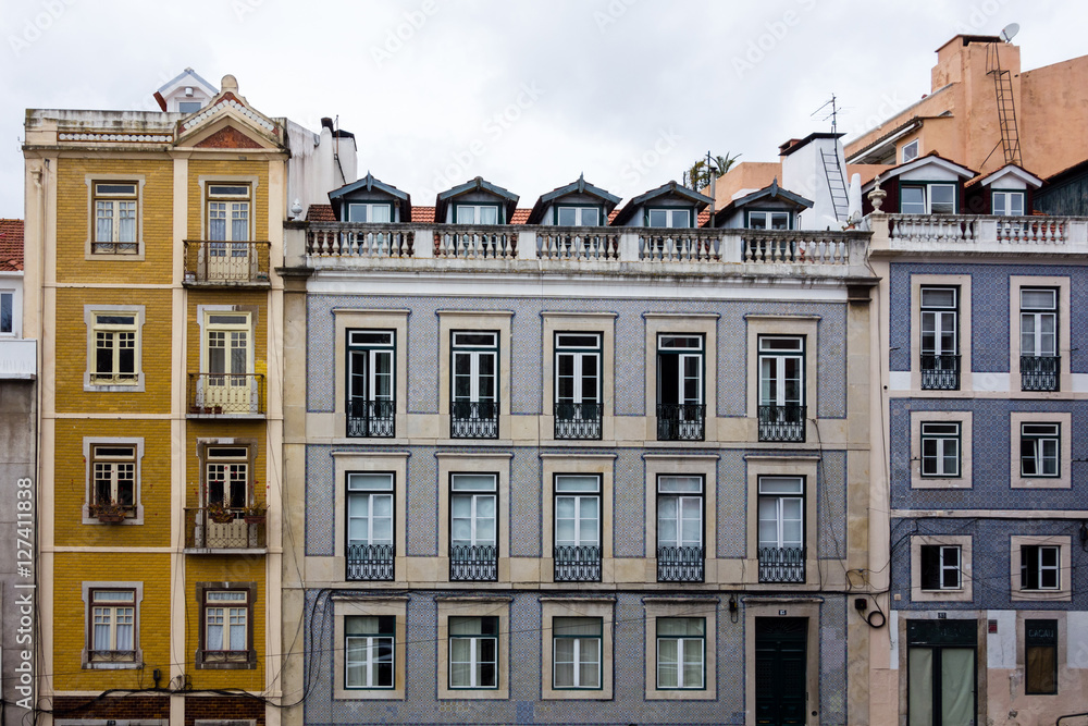 traditionelle, gekachelte Hausfassade in Lissabon, Portugal