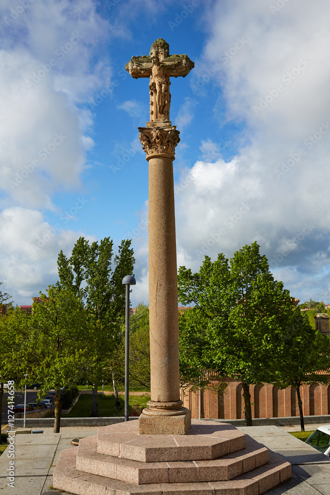 Ajusticiados cross Salamanca at Anibal door Ajusticiados cross Salamanca at Anibal door
