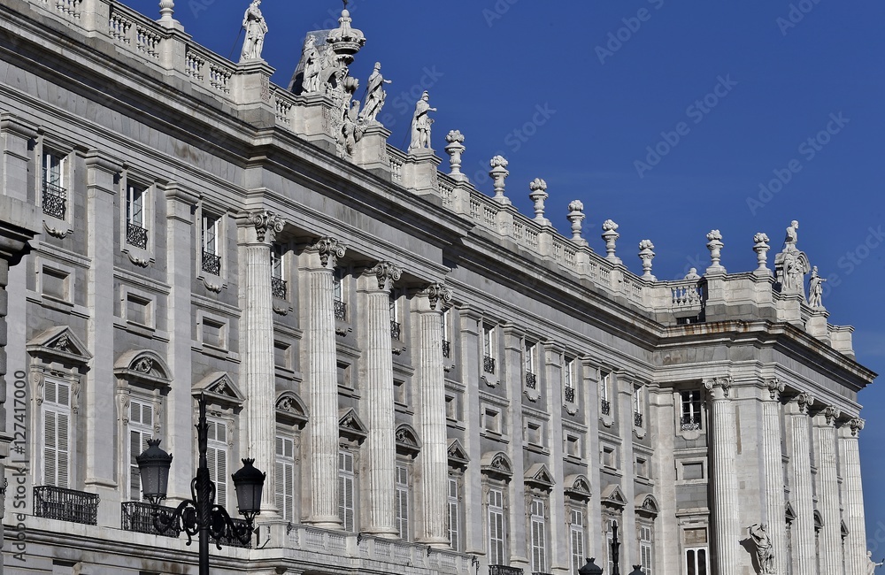 Palacio Real o de Oriente de Madrid , residencia oficial del rey de España