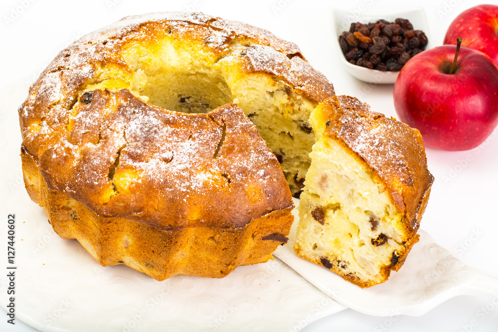Cake with apples, pears and raisins Cake with apples, pears and raisins
