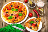 Pizza with prosciutto, tomatoes and mozzarella