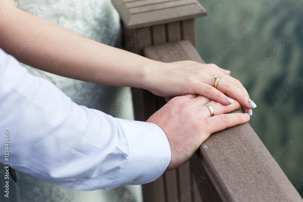 Obraz premium hands with wedding rings