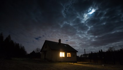Keuken achterwand Nacht Huisje onder bewolkte nachtelijke hemel  © milosz_g