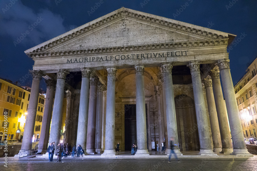Rome tourist attraction - the famous Pantheon