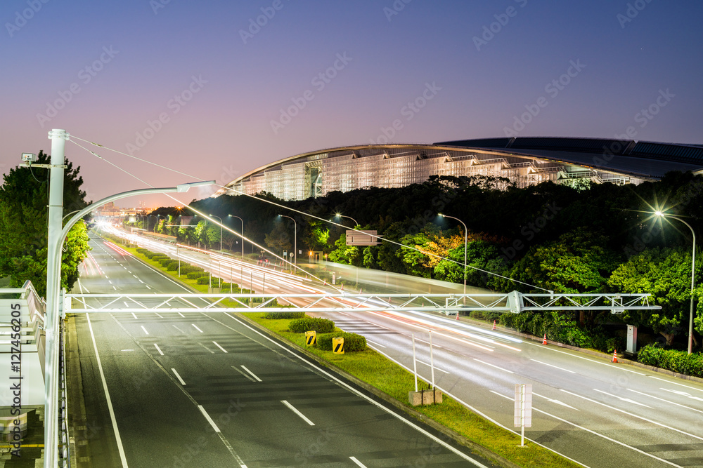 Fototapeta premium 夜の都市風景