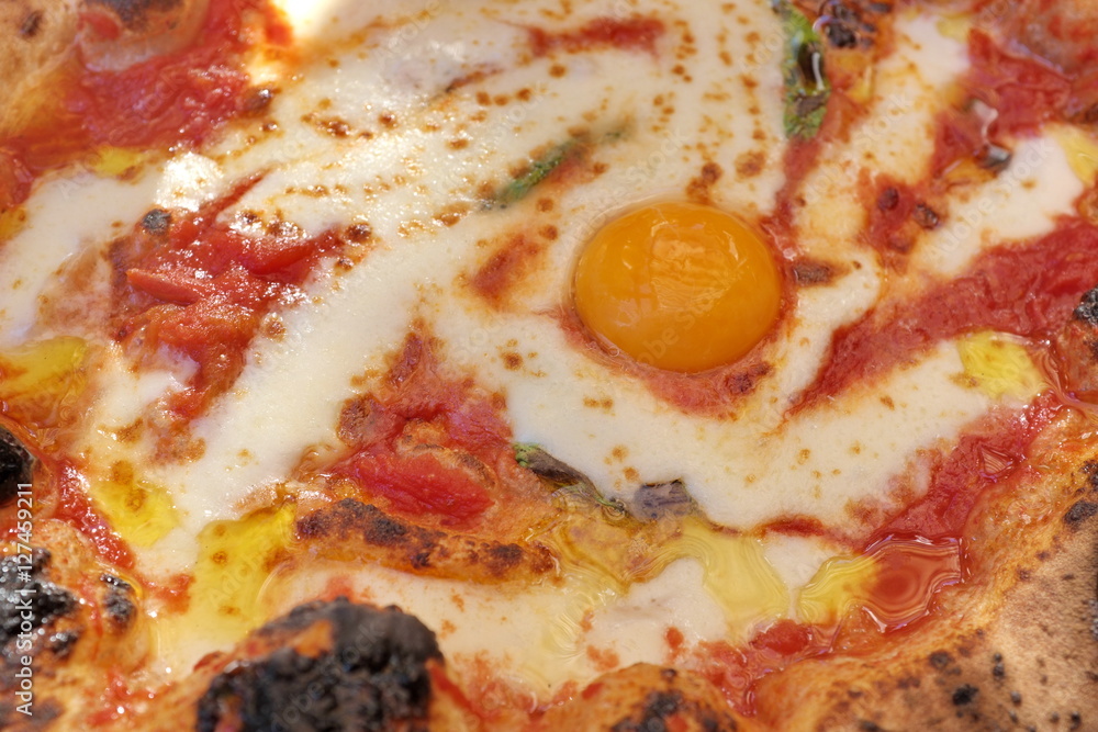 pizza avec un oeuf pizza avec un oeuf