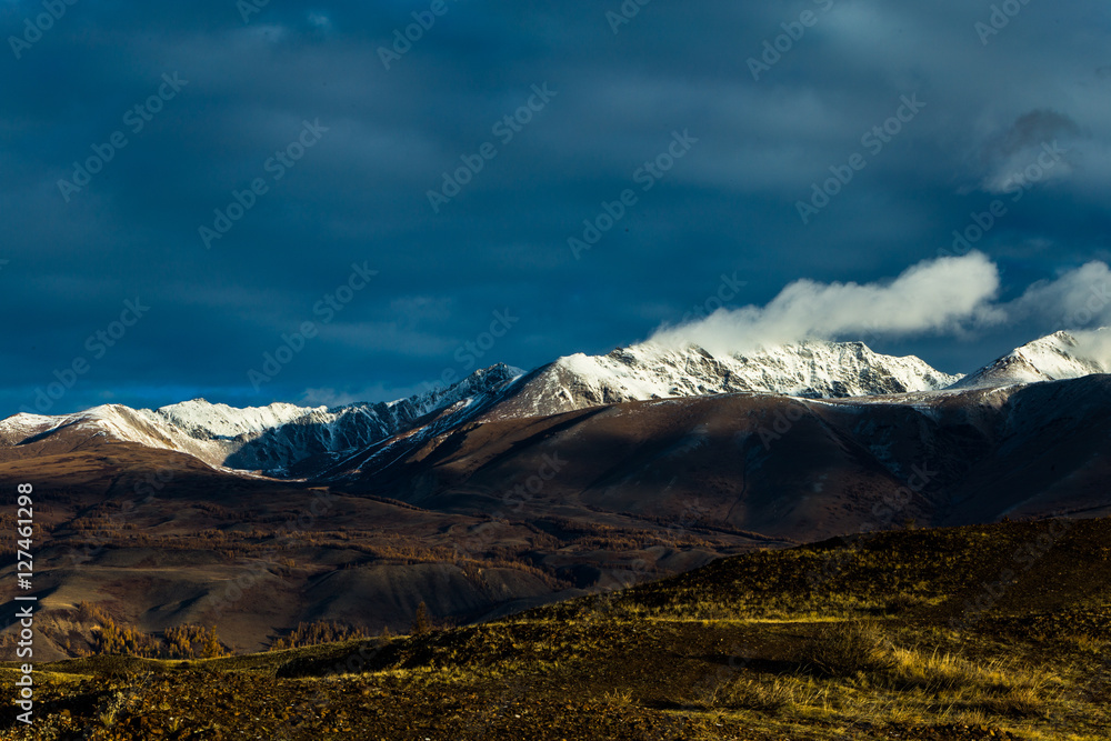 Fototapeta premium Altay. Mountains. Golden autumn. Blue sky.