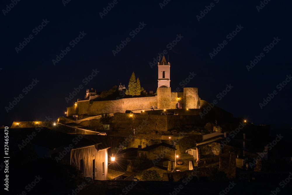 Portugal,Monsaraz 城の夜景　/ 照明で闇に浮かび上がるPortugal,Monsaraz 城の夜景