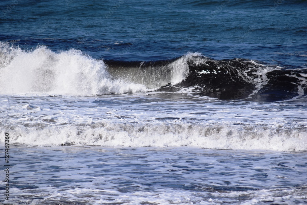 Fototapeta premium wzburzone fale