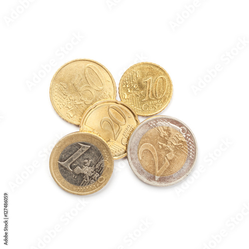 Euro Münzen von zehn Cent bis zwei Euro, freigestellt auf weiss