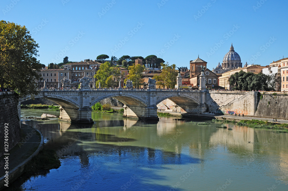 Roma, il Tevere ed il Vaticano dal Ponte Vittorio Emanuele II