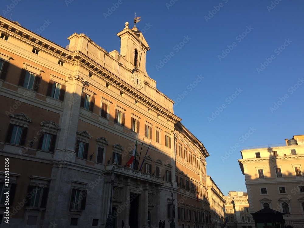 Palazzo di Montecitorio al tramonto, Roma, Italia
