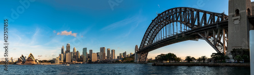 Sydney Harbor © Dmitry