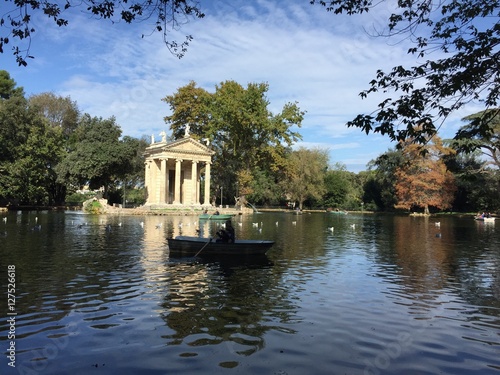 Tempietto di Esculapio, parco di Villa Borghese, Roma, Italia photo