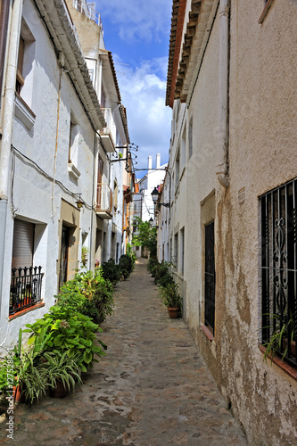 Fototapeta Naklejka Na Ścianę i Meble -  Back street in Tthe old district of ossa de Mar, Spain