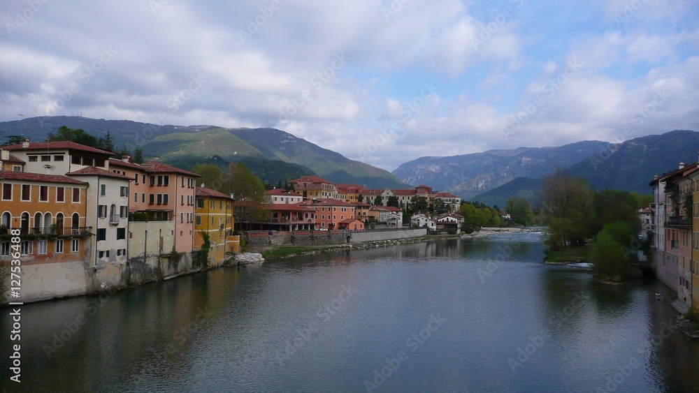 River town / Città lungo il fiume