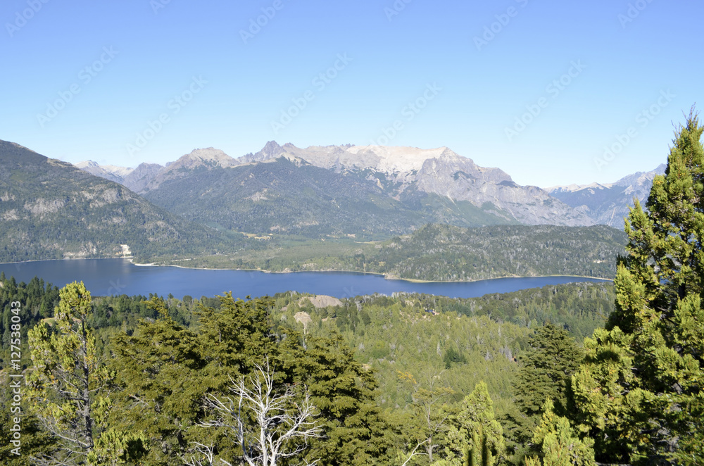 Argentina,Bariloche,suramerica,turismo,lagos,montañas,pinos,naturaleza,paisajes,nieve,invierno,canoas,hermoso