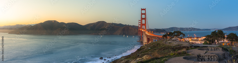 Golden Gate Bridge after sunset - obrazy, fototapety, plakaty 