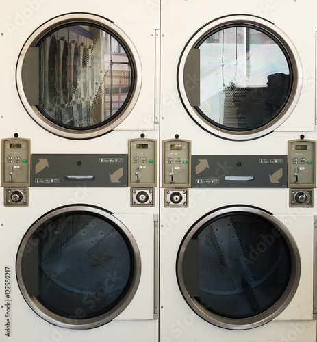 Fotografija Laundry machines in public laundromat