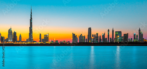 Photo Dubai skyline at dusk