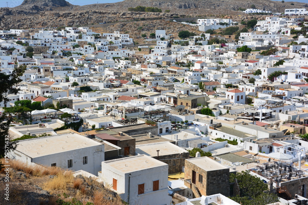 vue d'ensemble du village de Lindos à Rhodes