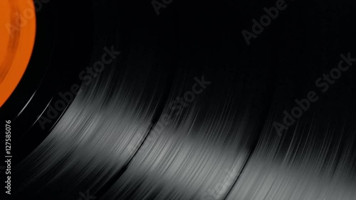 Loopable: Vinyl record spinning on a turntable at 33 RPM. Audio tracks.