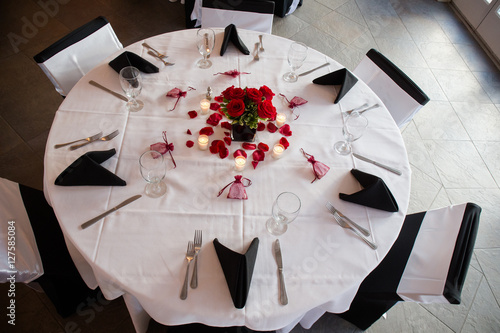 Fotografie rose centerpiece wedding favor red simple elegant party