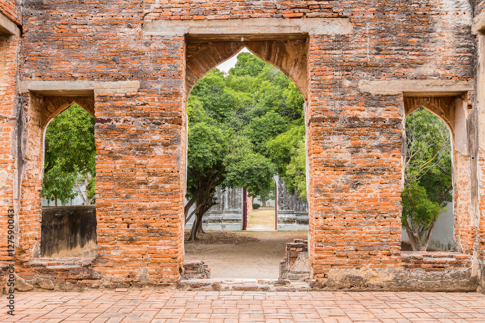 Naklejka premium Wat Phra Narai Rachanivej in Lopburi, Thailand