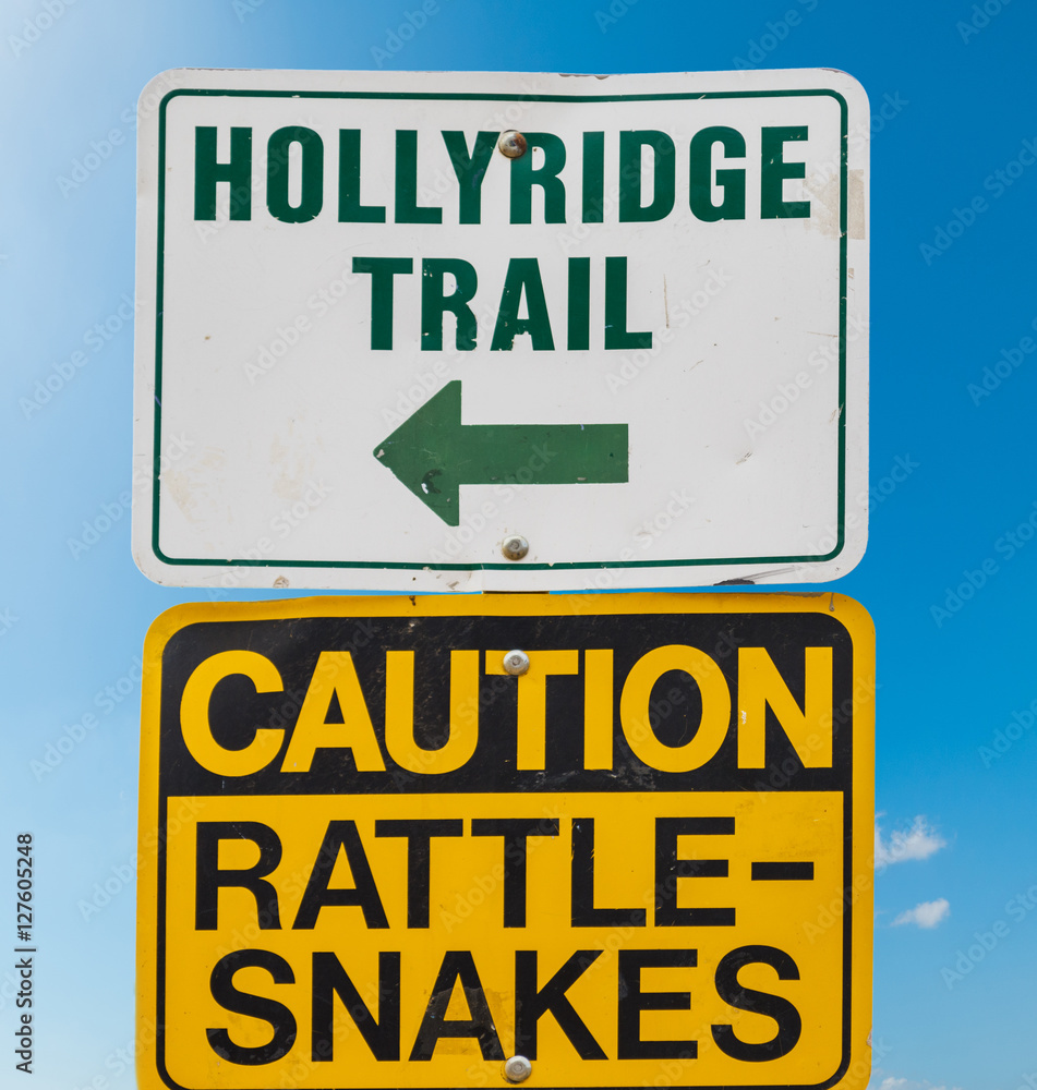 Fototapeta premium HOLLYRIDGE TRAIL and CAUTION RATTLE SNAKES signs