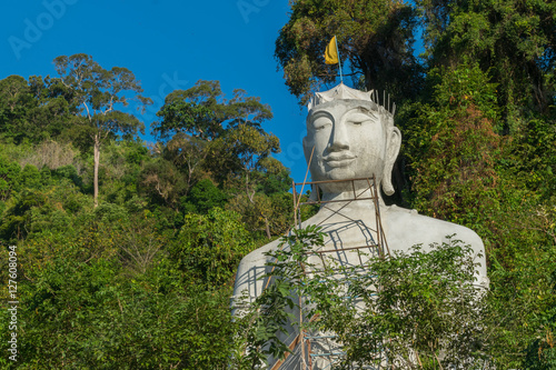 Thai buddha statue © pongmoji